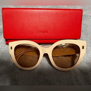 Fendi FF Cat-eye Sunglasses in Acetate